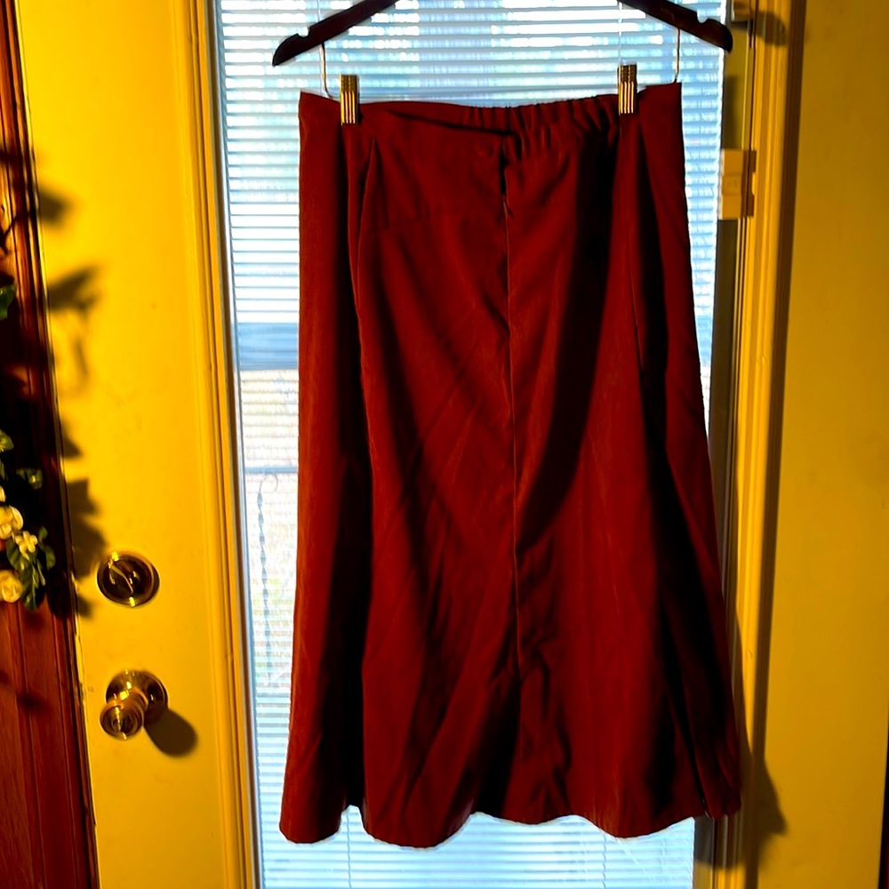 Two piece suit mid leg length. Causal, good condition.